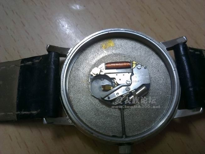 请问这手表的表把怎么拆出来呢?